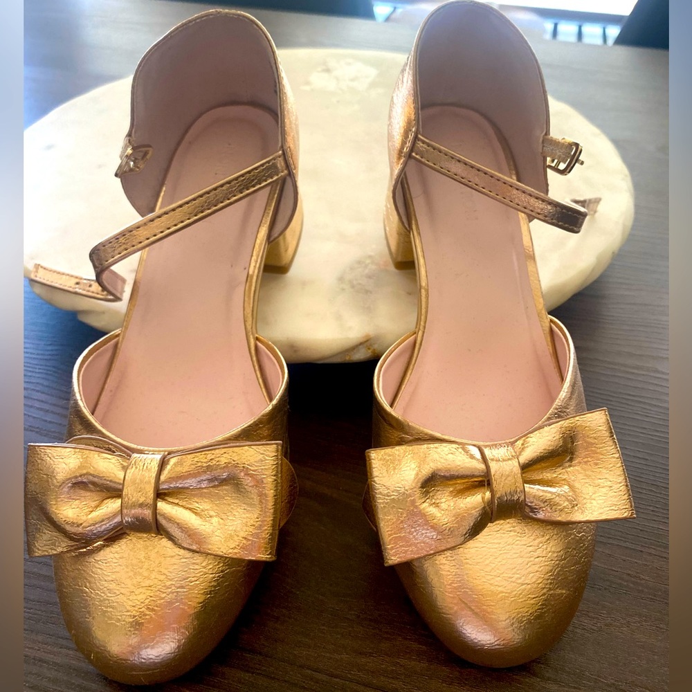 Girls bow gold shoes . Nordstrom aize 5 adult